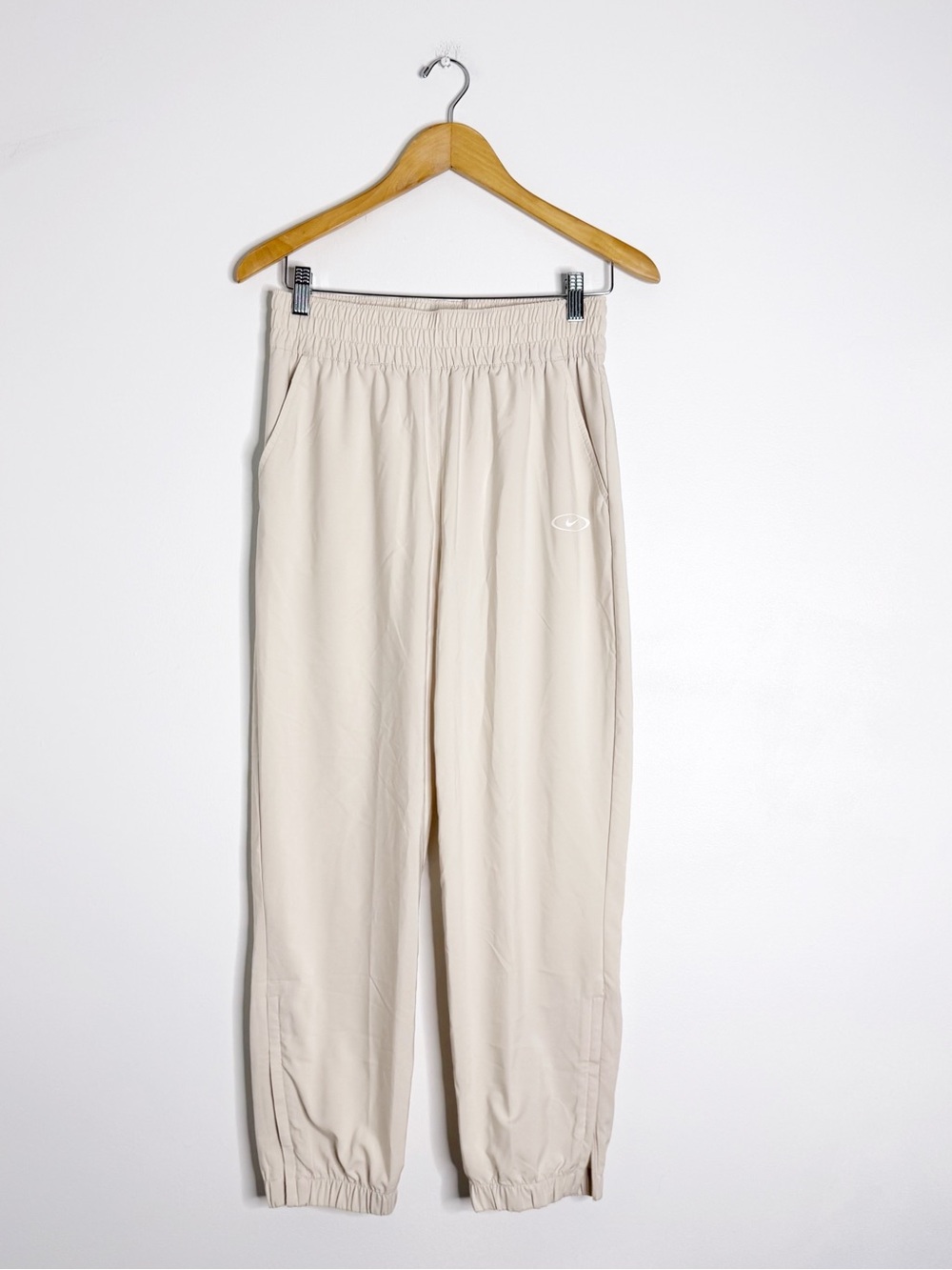 Nike Dri-FIT Women’s Medium Cream Jogger Pants Activewear